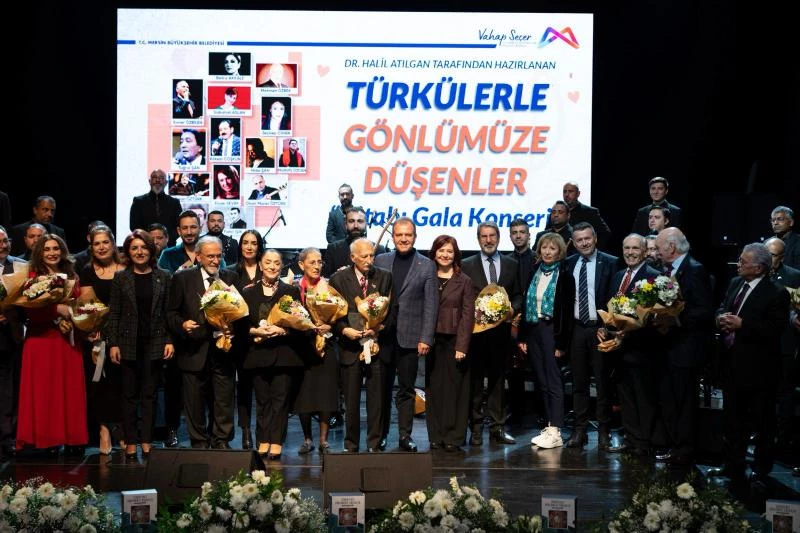 Başkan Seçer ve Eşi Meral Seçer, “Türkülerle Gönlümüze Düşenler Kitabı Gala Konseri”Ne Katıldı