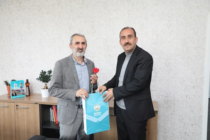 Belediye Başkanımız Av. Mustafa İlmek, 14 Mart Tıp Bayramı nedeniyle İncesu Devlet Hastanesi ve İncesu Aile Sağlığı Merkezini ziyaret ederek sağlık çalışanlarının gününü kutladı.