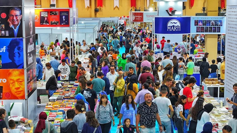 Büyükşehir Kitap Fuarı’nda yazar yağmuru sürüyor