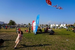 Cumhuriyet’in 100. yılına özel uçurtma şenliği ve fotoğraf sergisi düzenlendi