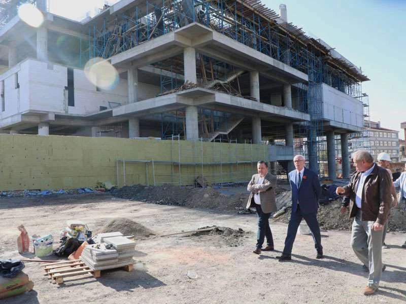 BAŞKAN KURT YENİKENT KAPALI PAZAR YERİ VE KÜLTÜR MERKEZİ’Nİ İNCELEDİ
