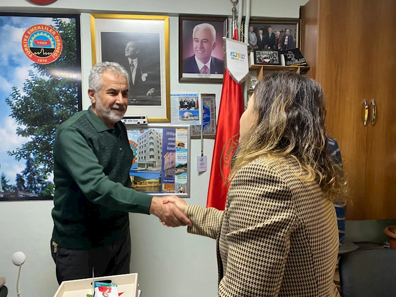 İZMİT BELEDİYESİ, ASIRLIK ÇINAR EVLERİ’Nİ TÜRKİYE EMEKLİLER DERNEĞİ’NE TANITTI