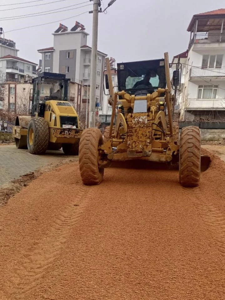 Asfaltsız Yolumuz Kalmayacak