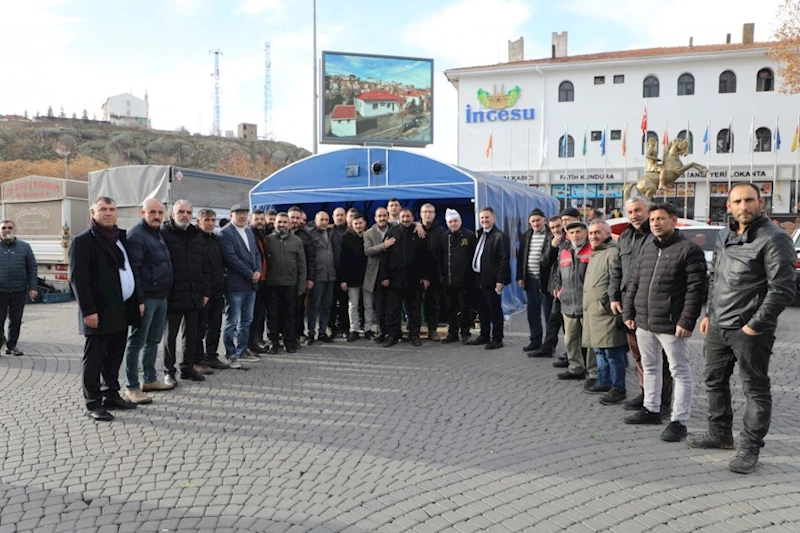 Cuma gününün bereket ve feyziyle hemşehrilerimizle bir araya geldik. Meydan da sıcak çorba ikram ederek, Kapalı ve ısıtma sistemini devreye aldığımız pazar yerimizde aynı rızkı paylaştık, hem sohbetimizle