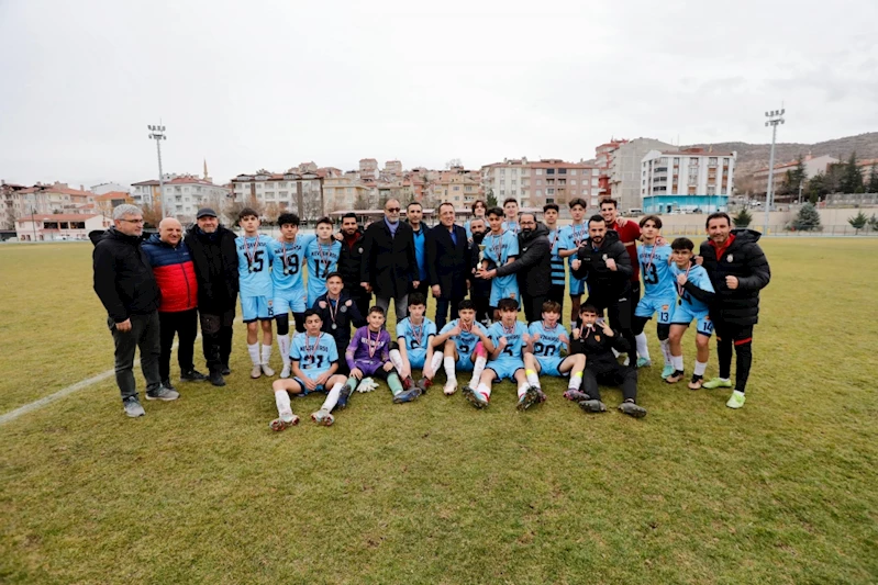 Şampiyona Kupasını Başkan Savran Verdi