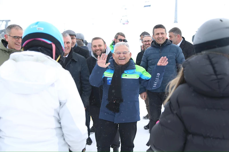 Büyükkılıç, Yarıyıl Tatili Yoğunluğu Yaşayan Erciyes’te Kayak Tutkunları ile Bir Araya Geldi