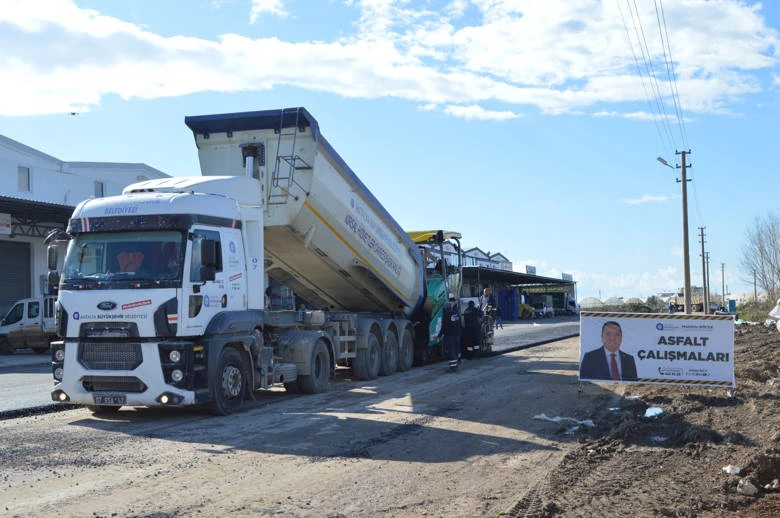 Kumluca Mavikent Beykent Hali’nde asfalt çalışması