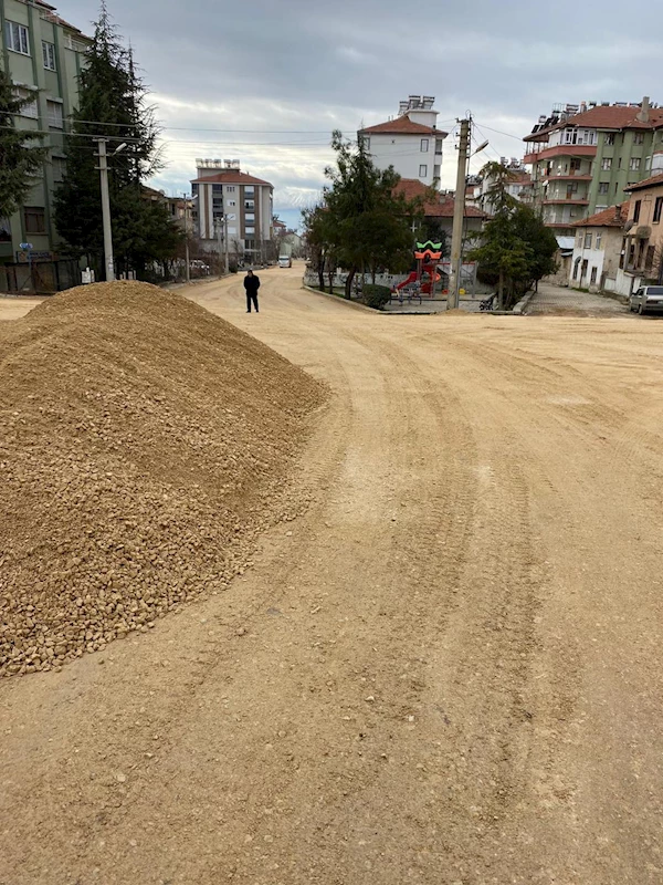 Asfaltsız Yolumuz Kalmayacak