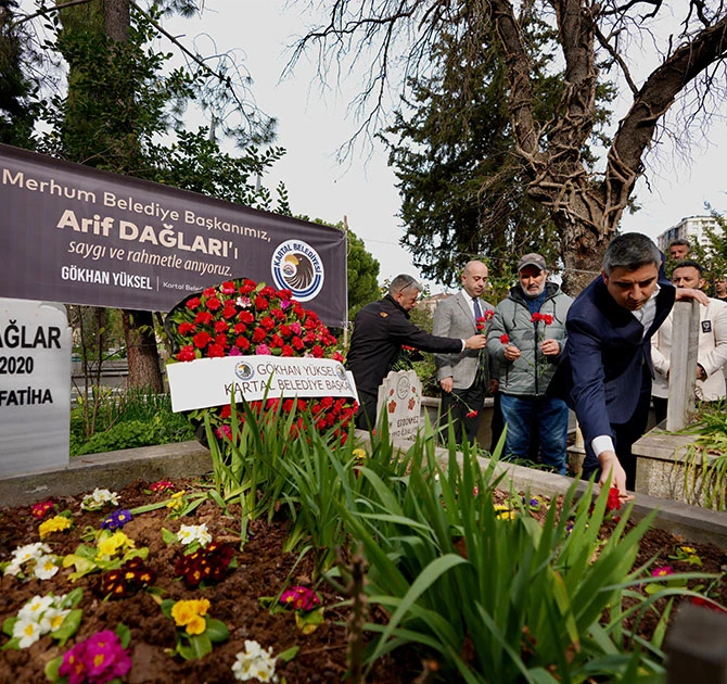 KARTAL ESKİ BELEDİYE BAŞKANI ARİF DAĞLAR MEZARI BAŞINDA ANILDI