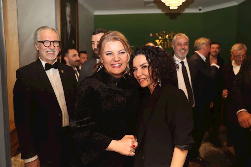 ÜNLÜ ŞARKICI FATMA TURGUT ‘LEYLA HANIM’ BELGESEL FİLMİ GALASINA KATILDI