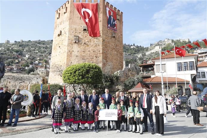 ATATÜRK’ÜN ALANYA’YA GELİŞİNİN 89. YIL DÖNÜMÜ TÖRENLE KUTLANDI