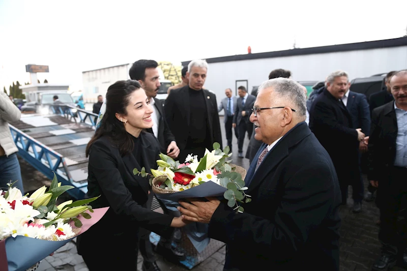 Büyükkılıç’tan İşçilere: “Üretiyor, İhracata Vesile Oluyorsunuz. Her Biriniz Birer Çiçeksiniz”