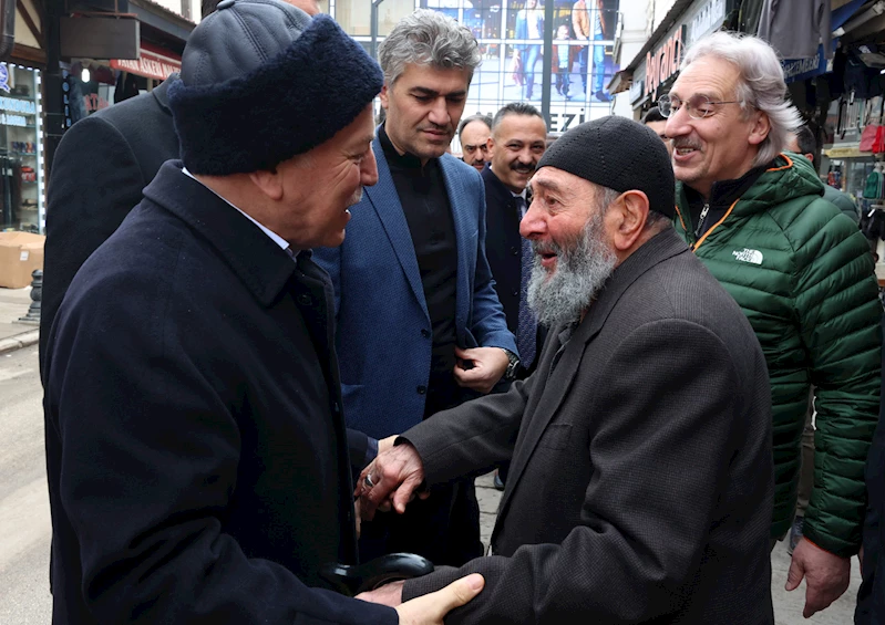 BAŞKAN SEKMEN DUR DURAK DEMEDEN ŞEHRİ ADIM ADIM DOLAŞIYOR