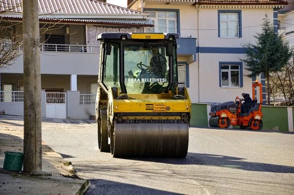 İsmetpaşa  ve Gazipaşa Mahalellerimizde Sıcak Asfalt Çalışmalarımız Devam Ediyor.