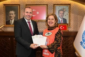 BAŞKAN TUTUK’A TEMA VAKFI TARAFINDAN  EKO SİYASET BELGESİ TAKDİM EDİLDİ