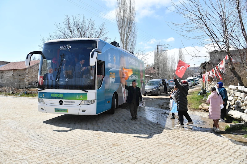 Akkışla’da Büyük Konvoyla Karşılanan Büyükkılıç, Mahalle Mahalle İlçe Sakinleriyle Buluştu