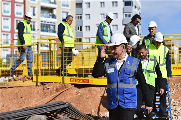 ​Başkan Soyer’den yerin 36 metre altında Buca Metrosu mesaisi