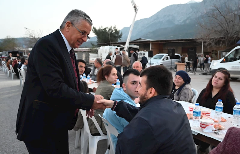 Başkan Topaloğlu’ndan belediye personeline iftar yemeği