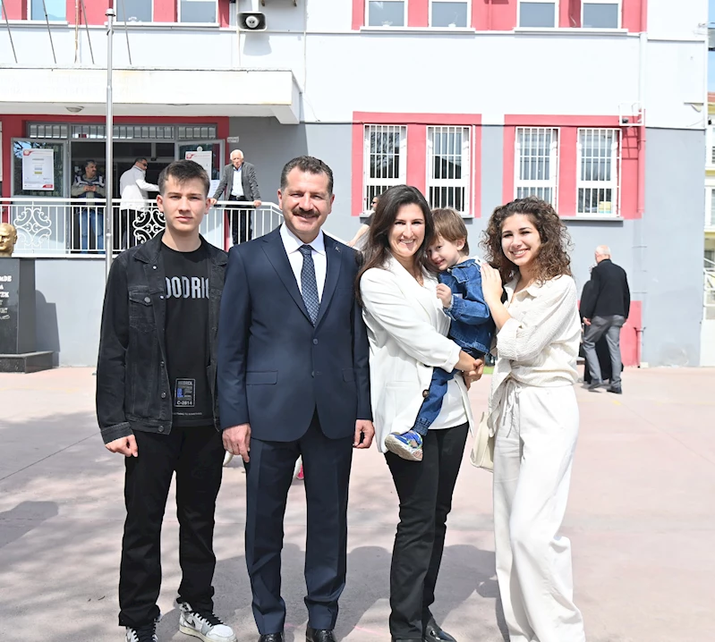 Yılmaz Ailesi Oy Kullandı