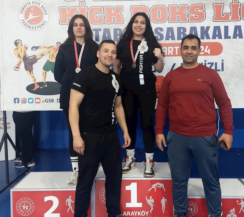 Kemer Belediyesi kick boks sporcuları 5 madalya ile döndü