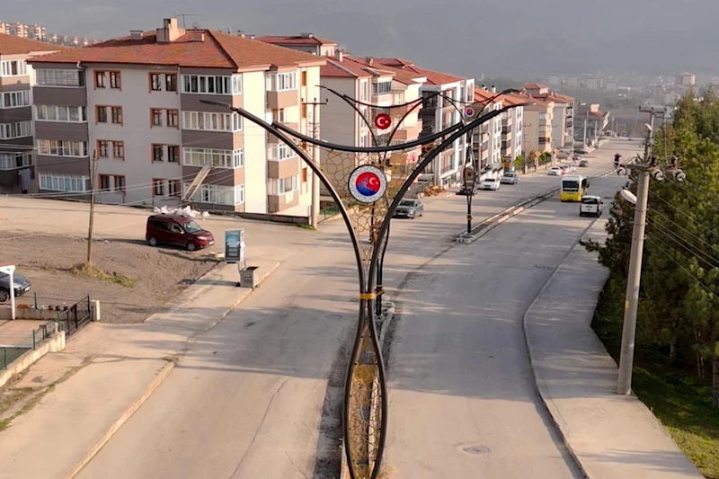 Bulak Yolu Üzeri Orta Refüj Aydınlatma Çalışması Gerçekleştiriliyor