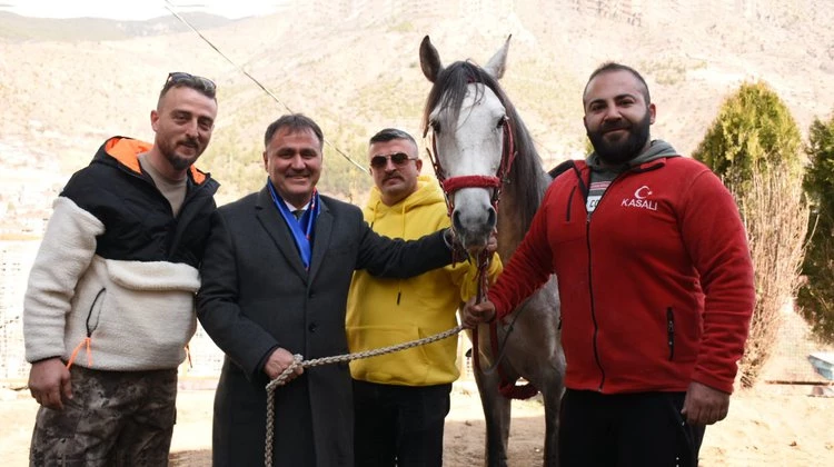 BAŞKAN ÇİMEN, GÜMÜŞHANE’NİN ATLI GENÇLERİ İLE BULUŞTU