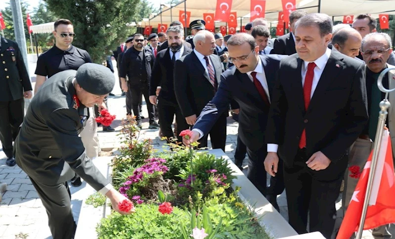 Başkanvekili Av. Ahmet Aksoy Şehitler Anıtına Çelenk Sunma Törenine Katıldı