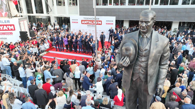 Antalya Büyükşehir Belediyesi’nde 2. Muhittin Böcek dönemi başladı