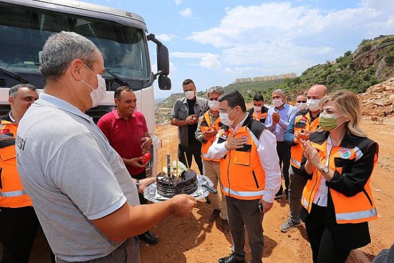 Başkan Tütüncü’ye, doğum günü sürprizi 