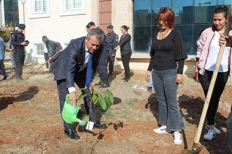 Döşemealtı’nda 1961 fidan toprakla buluştu