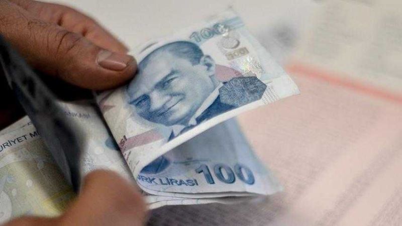 Bulduğu 20 bin lirayı 3 bin lira eksikle sahibine teslim etti