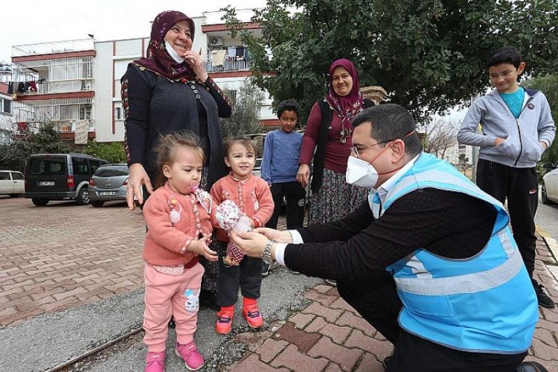 Tütüncü’den öğrencilere hediyeler